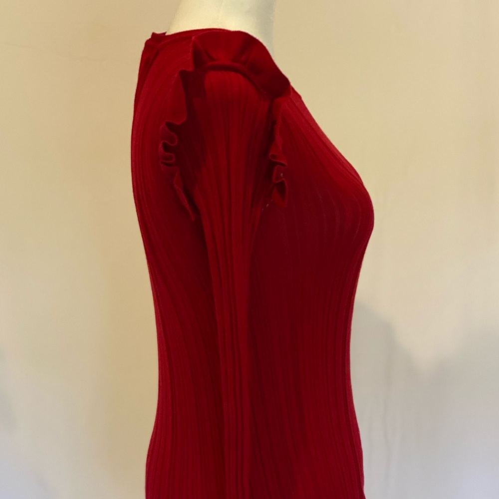 Red top - Picture 2 of 4